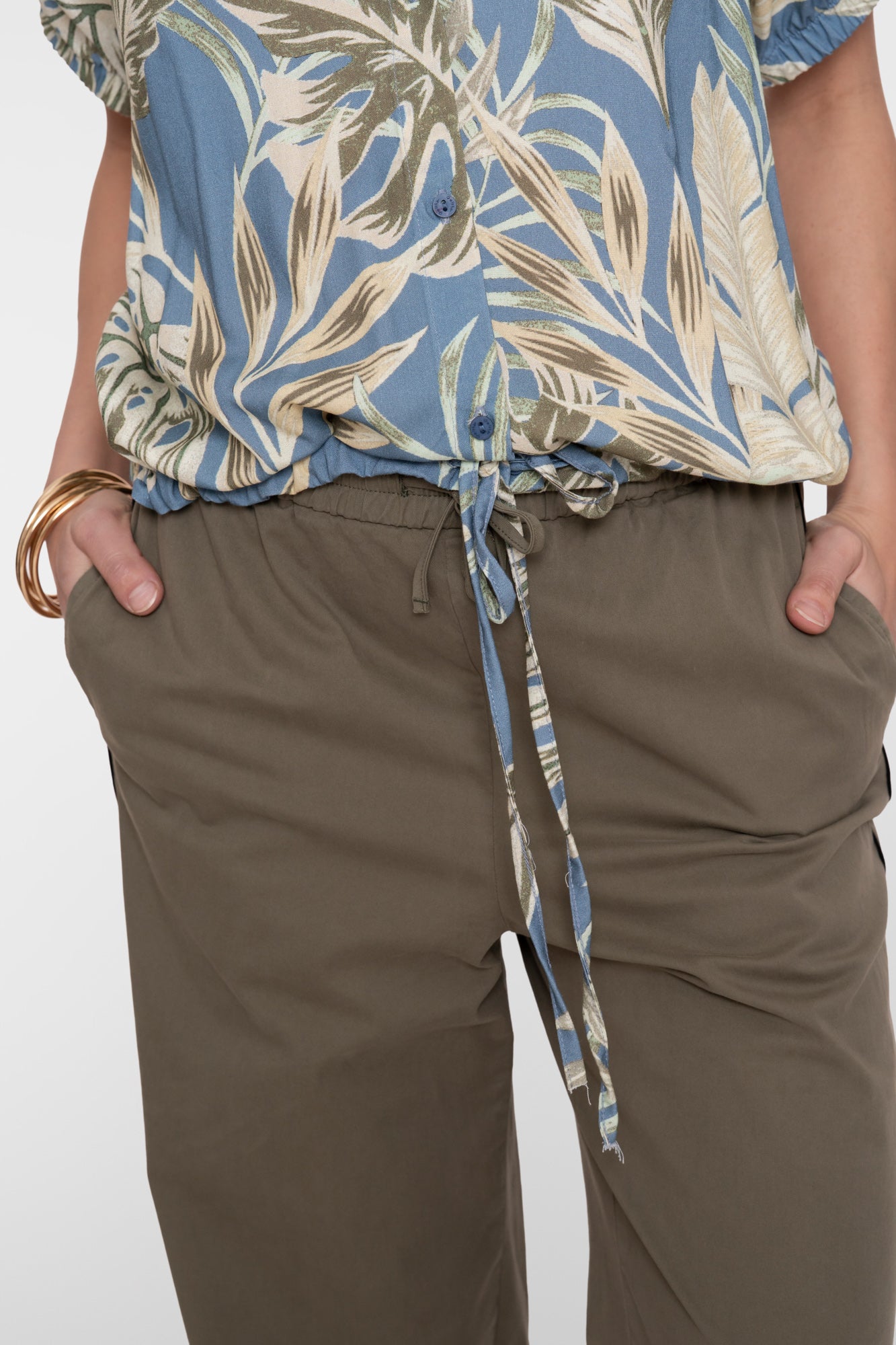 Geisha Bluse mit botanischem Print und Tunnelzug