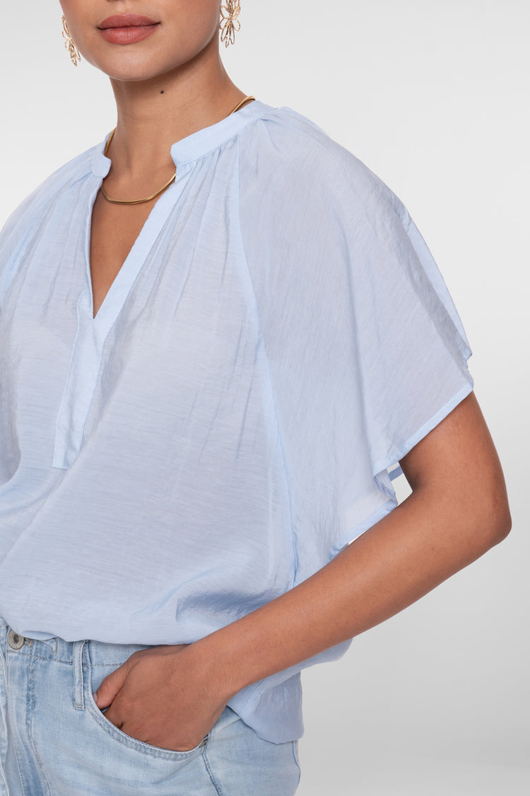 Geisha Top mit Schmetterlingsärmeln in Hellblau