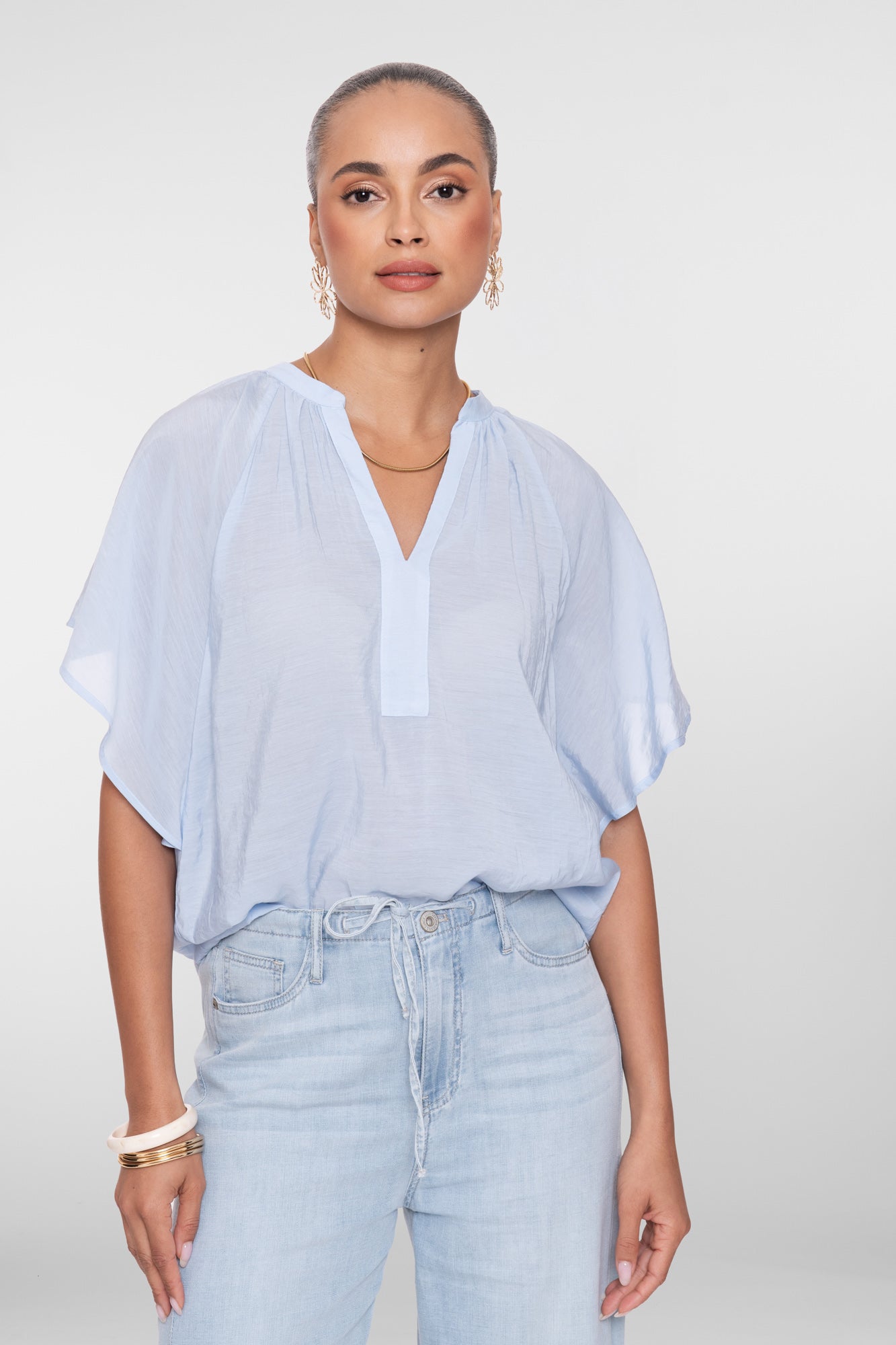 Geisha Top mit Schmetterlingsärmeln in Hellblau