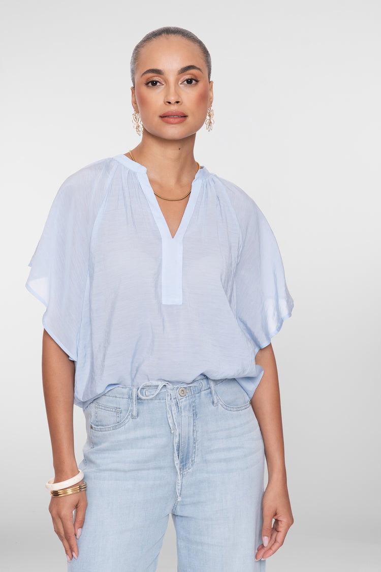 Geisha Top mit Schmetterlingsärmeln in Hellblau