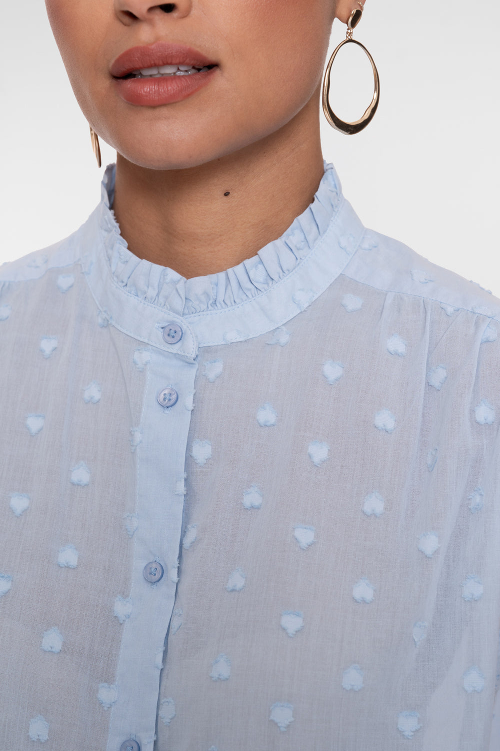 Geisha Bluse mit Rüschenkragen und dezentem Herzmuster
