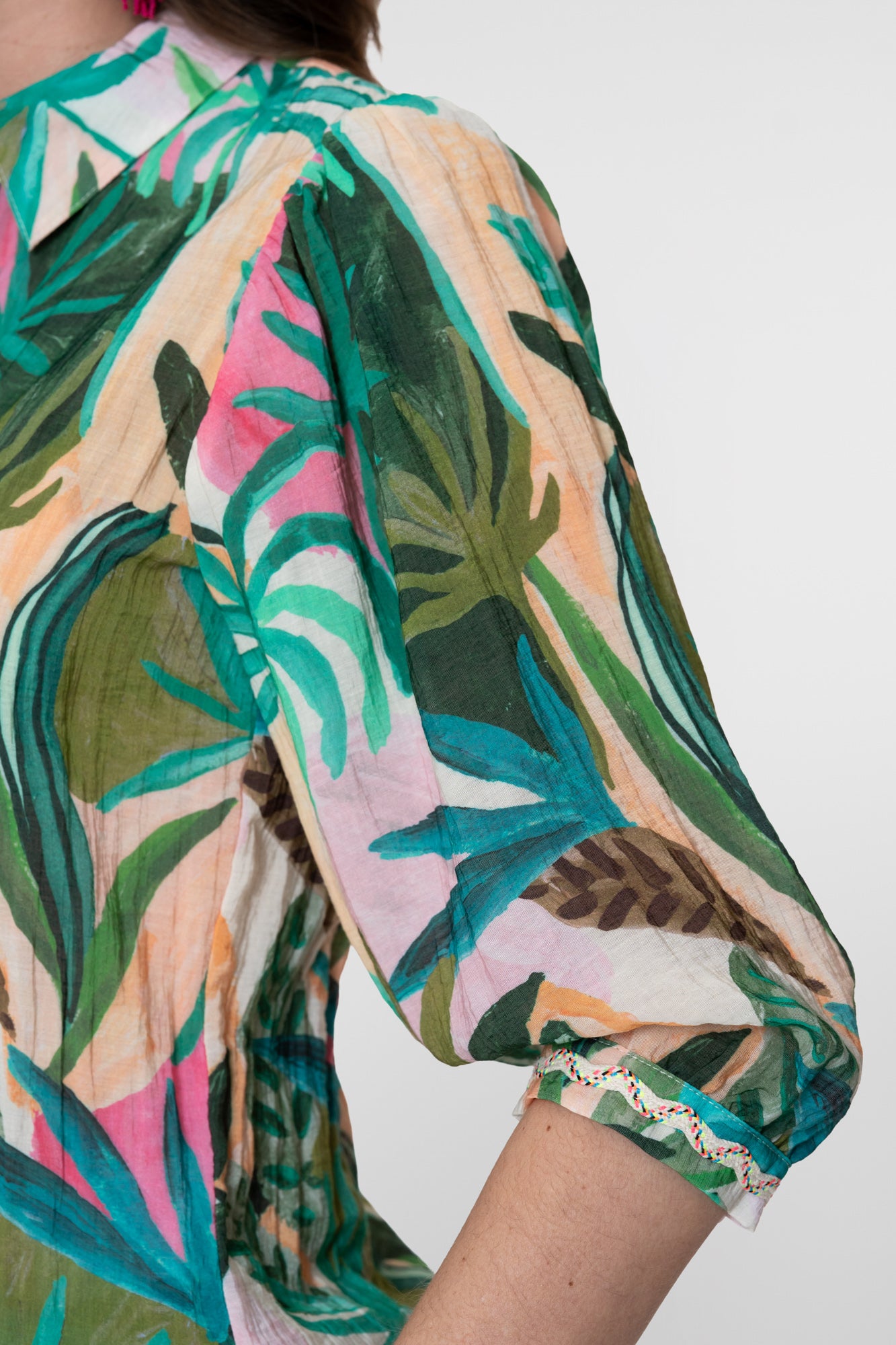 Geisha Bluse mit farbenfrohem tropischem Print