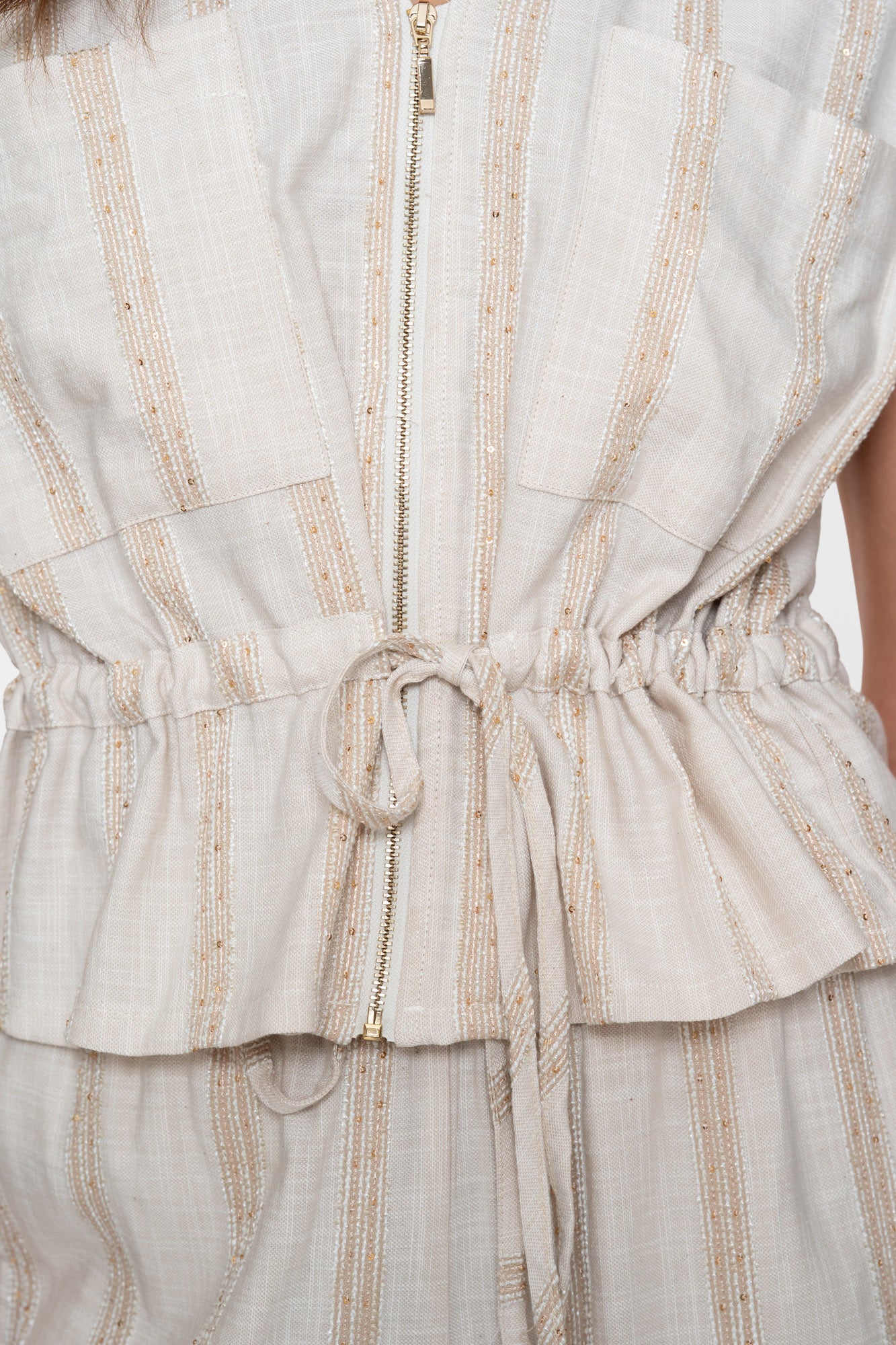 Geisha Peplum-Top mit subtilen Streifen