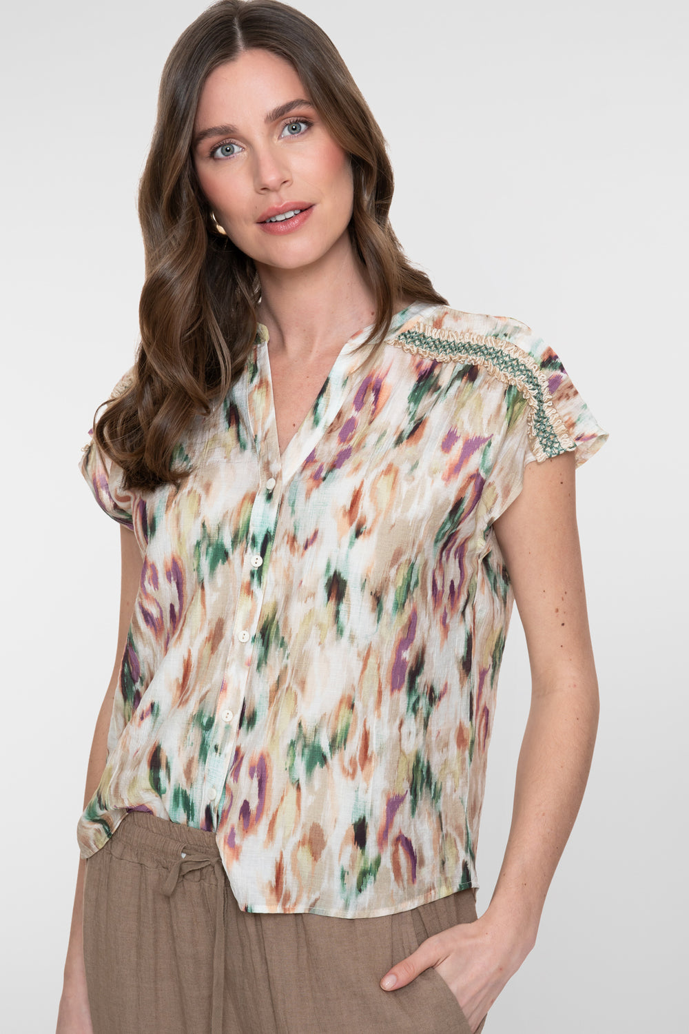 Geisha Bluse mit Aquarellprint in sanften Farbtönen