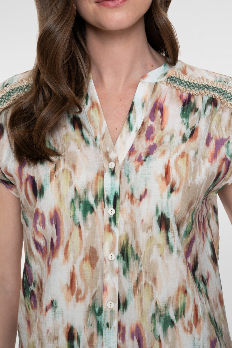 Geisha Bluse mit Aquarellprint in sanften Farbtönen