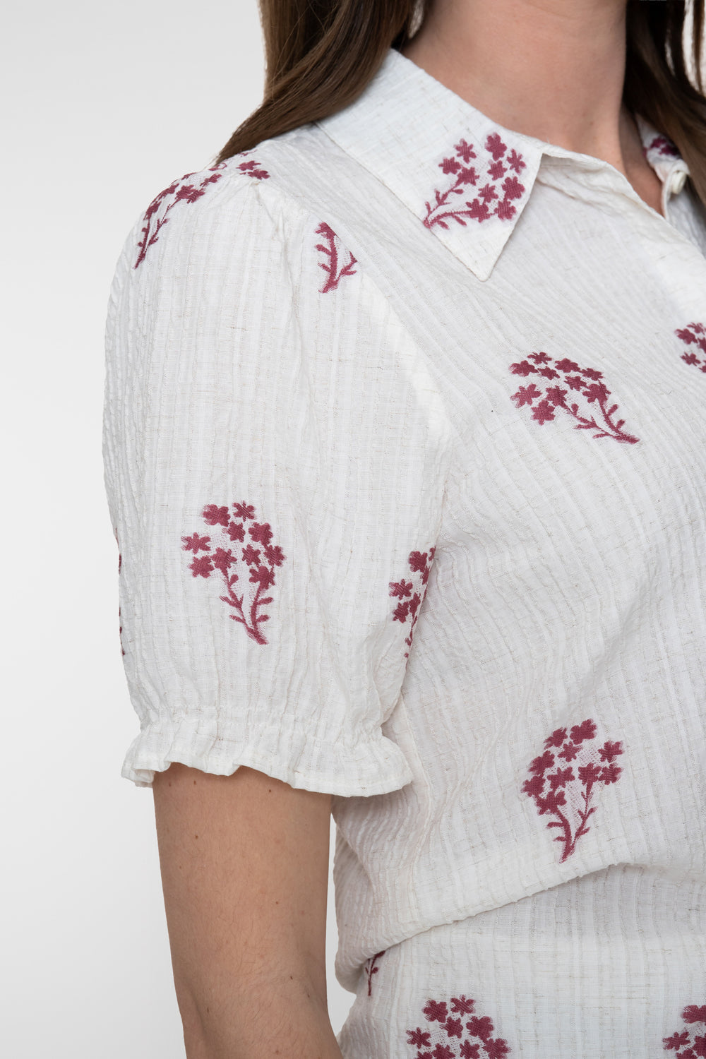 Geisha Bluse mit Blumenstickerei und Rüschendetail
