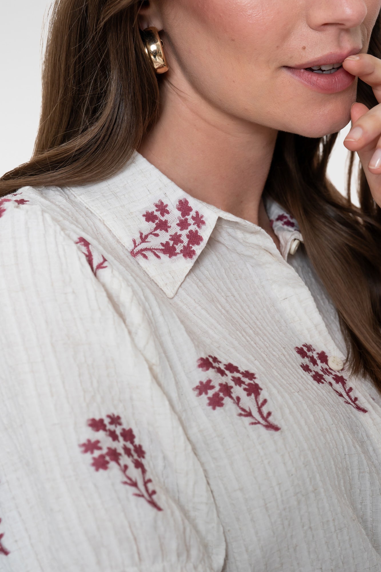 Geisha Bluse mit Blumenstickerei und Rüschendetail