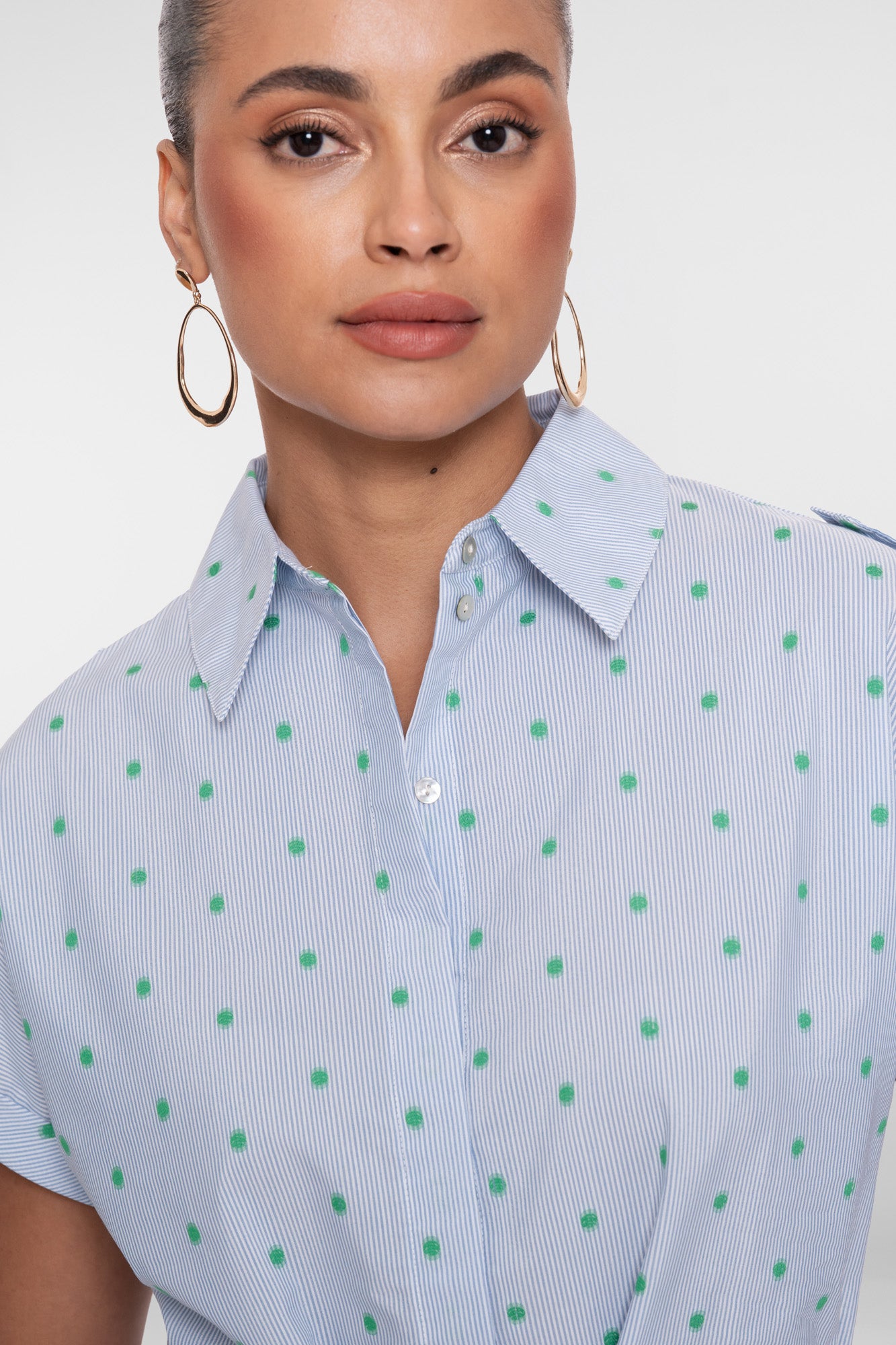 Geisha Bluse mit Streifenmuster, Punkten und Bindegürtel