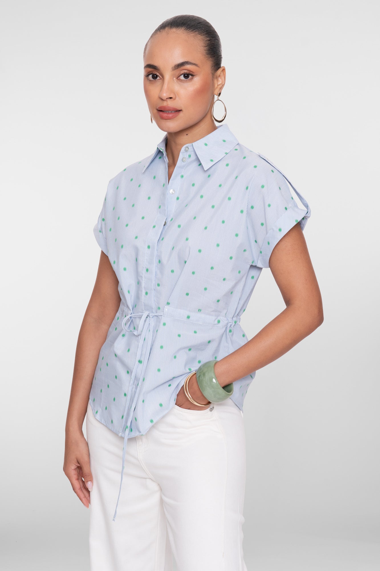 Geisha Bluse mit Streifenmuster, Punkten und Bindegürtel