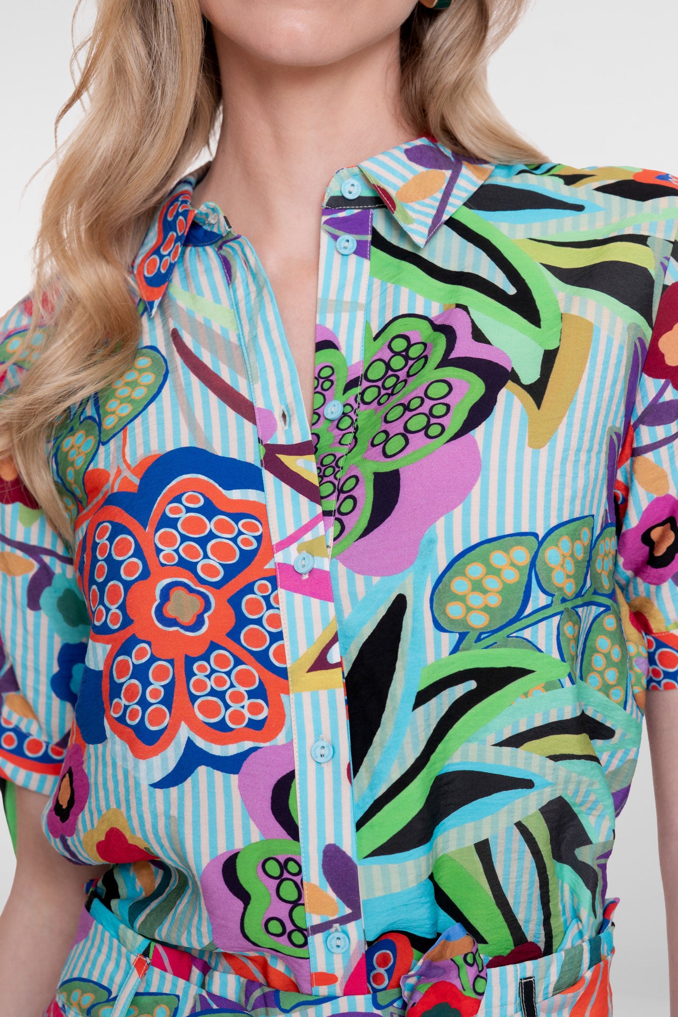 Geisha Bluse mit farbenfrohem Print und Schleifendetail am Ärmel