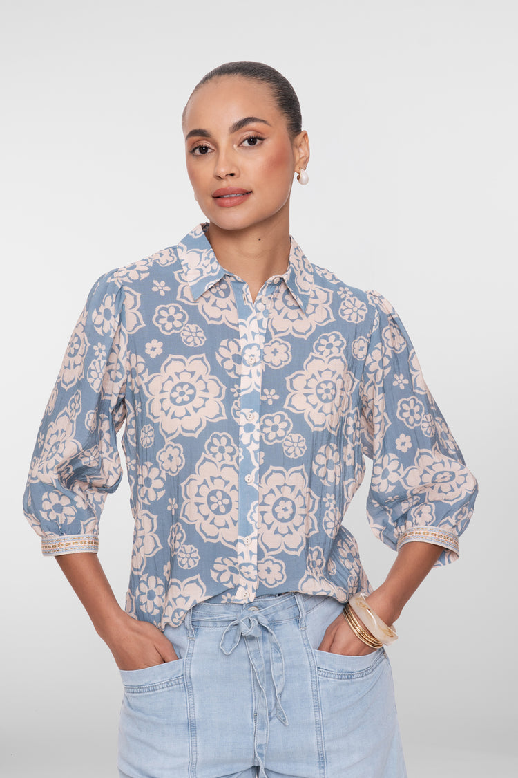 Geisha Bluse mit Blumenprint und dezenten Puffärmeln