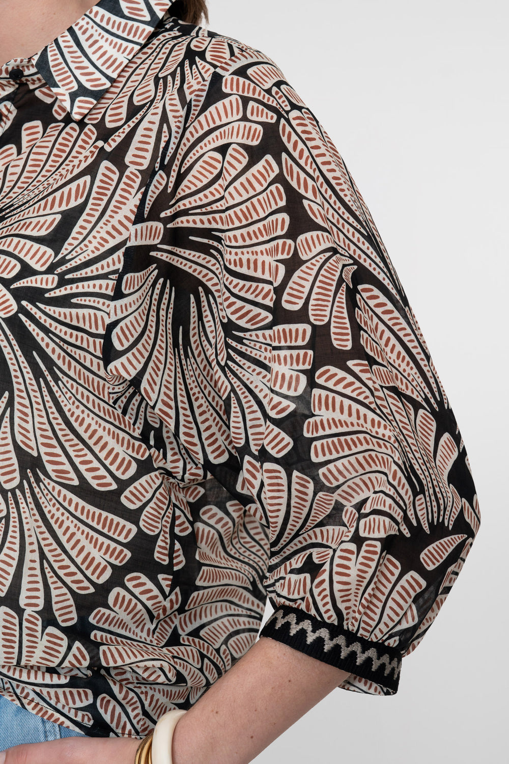 Geisha Bluse mit grafischem Blattprint und 3/4-Ärmeln