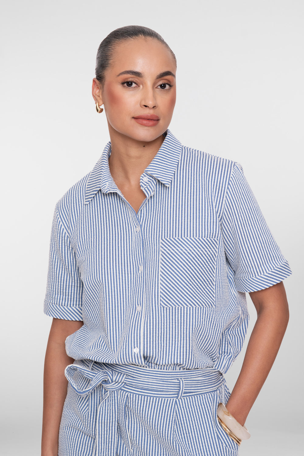 Geisha Bluse mit Streifenmuster und kurzen Ärmeln