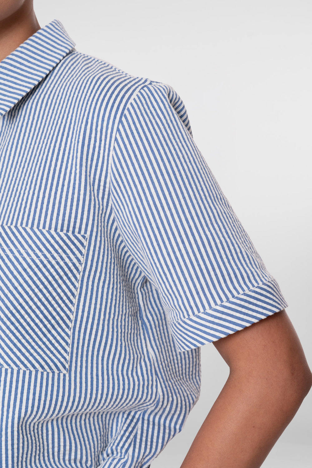 Geisha Bluse mit Streifenmuster und kurzen Ärmeln