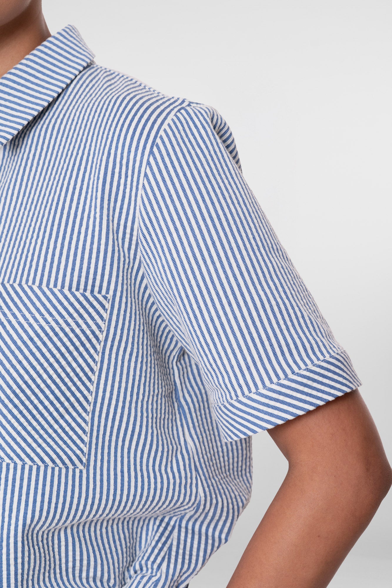 Geisha Bluse mit Streifenmuster und kurzen Ärmeln