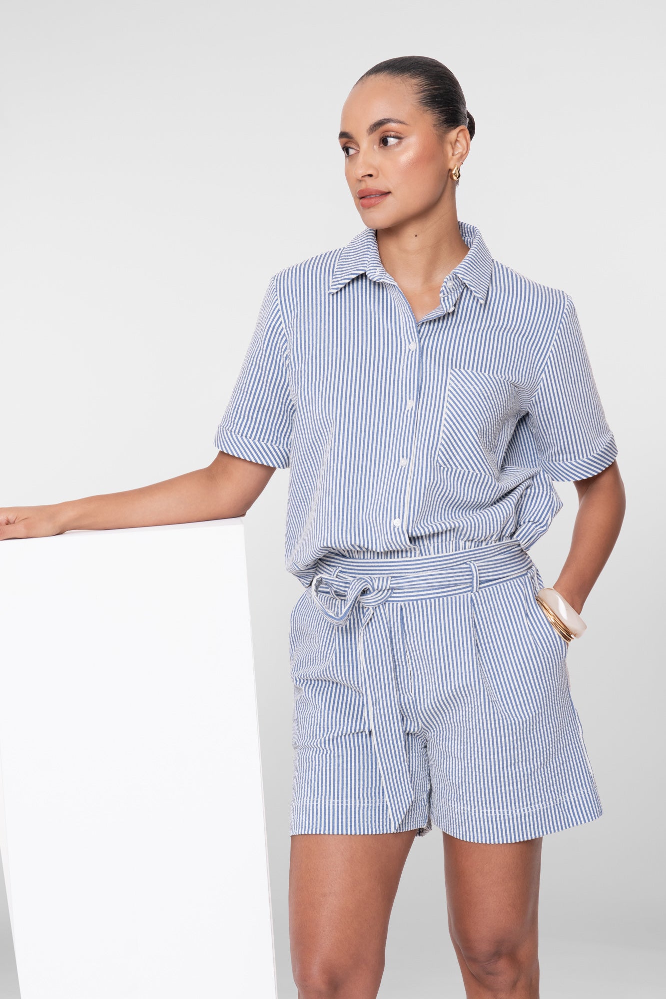 Geisha Bluse mit Streifenmuster und kurzen Ärmeln