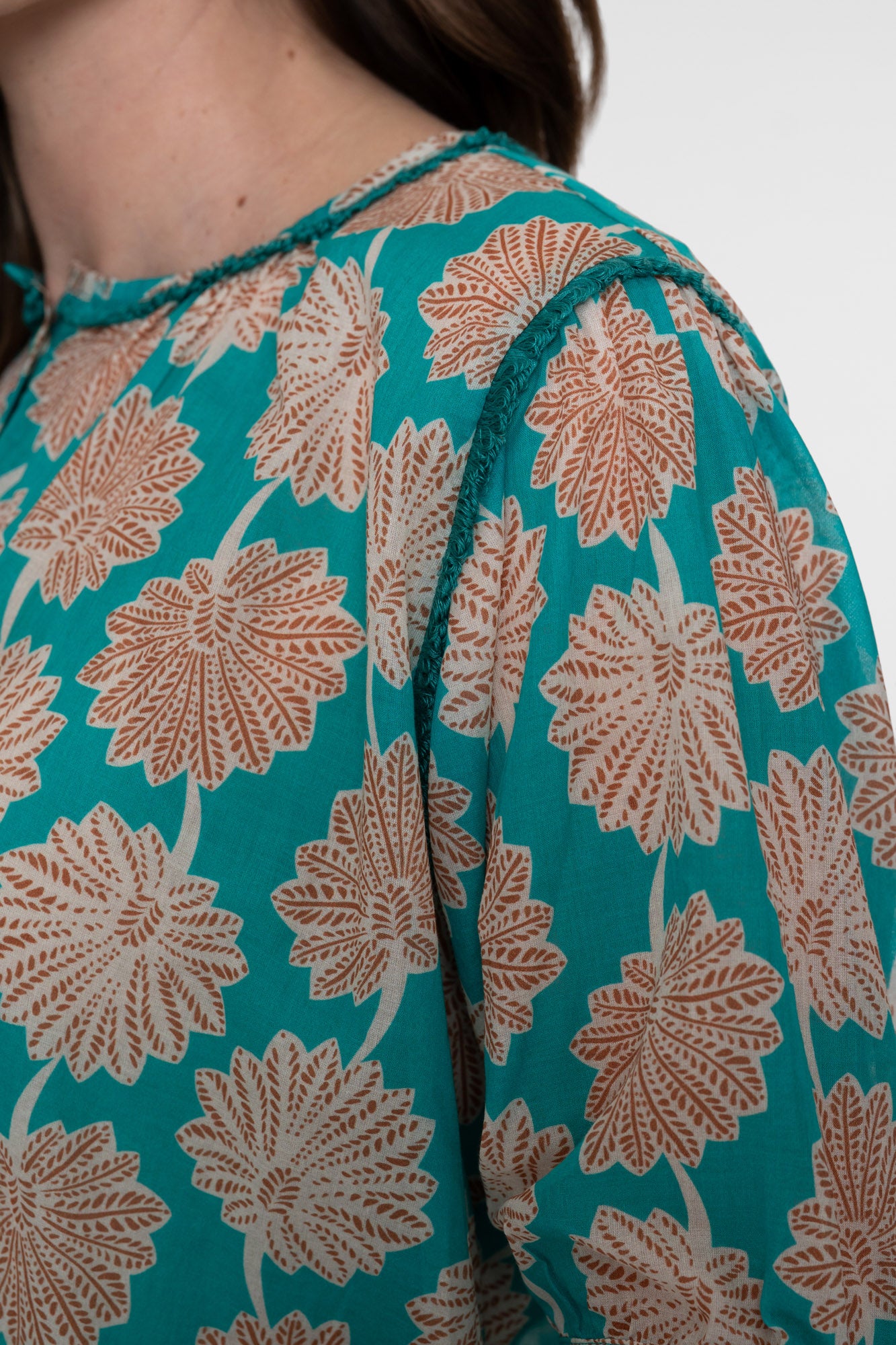 Geisha Aqua-Bluse mit elegantem Blumenprint