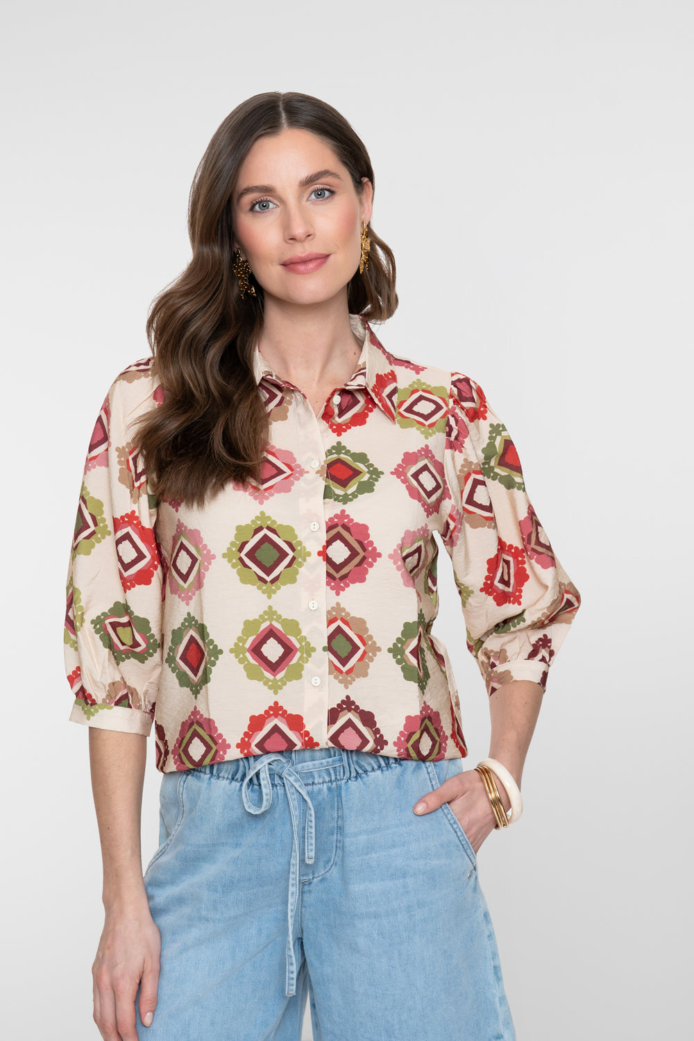 Geisha Bluse mit grafischem Print in Sand- und Rottönen