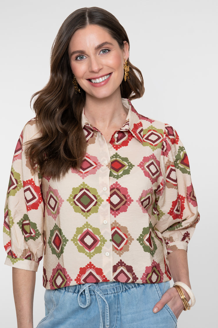 Geisha Bluse mit grafischem Print in Sand- und Rottönen