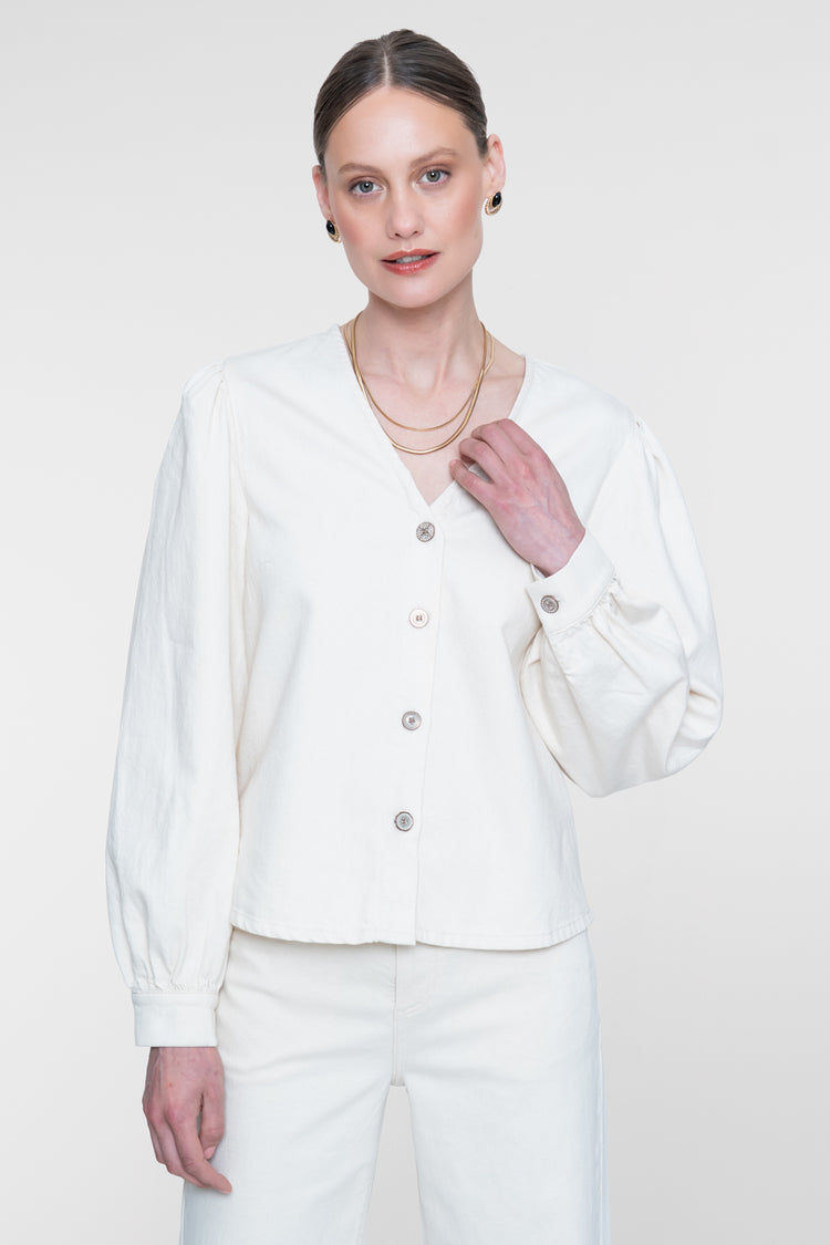 Geisha weiße Denimbluse mit V-Ausschnitt und dekorativer Knopfleiste