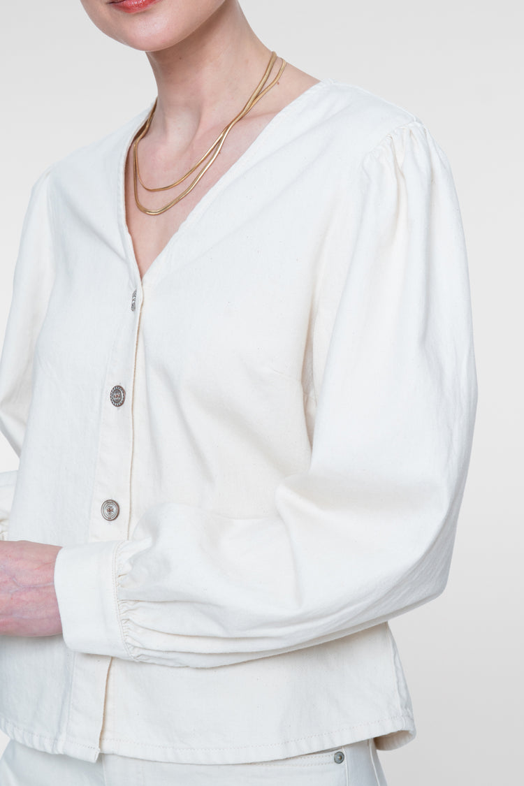 Geisha weiße Denimbluse mit V-Ausschnitt und dekorativer Knopfleiste