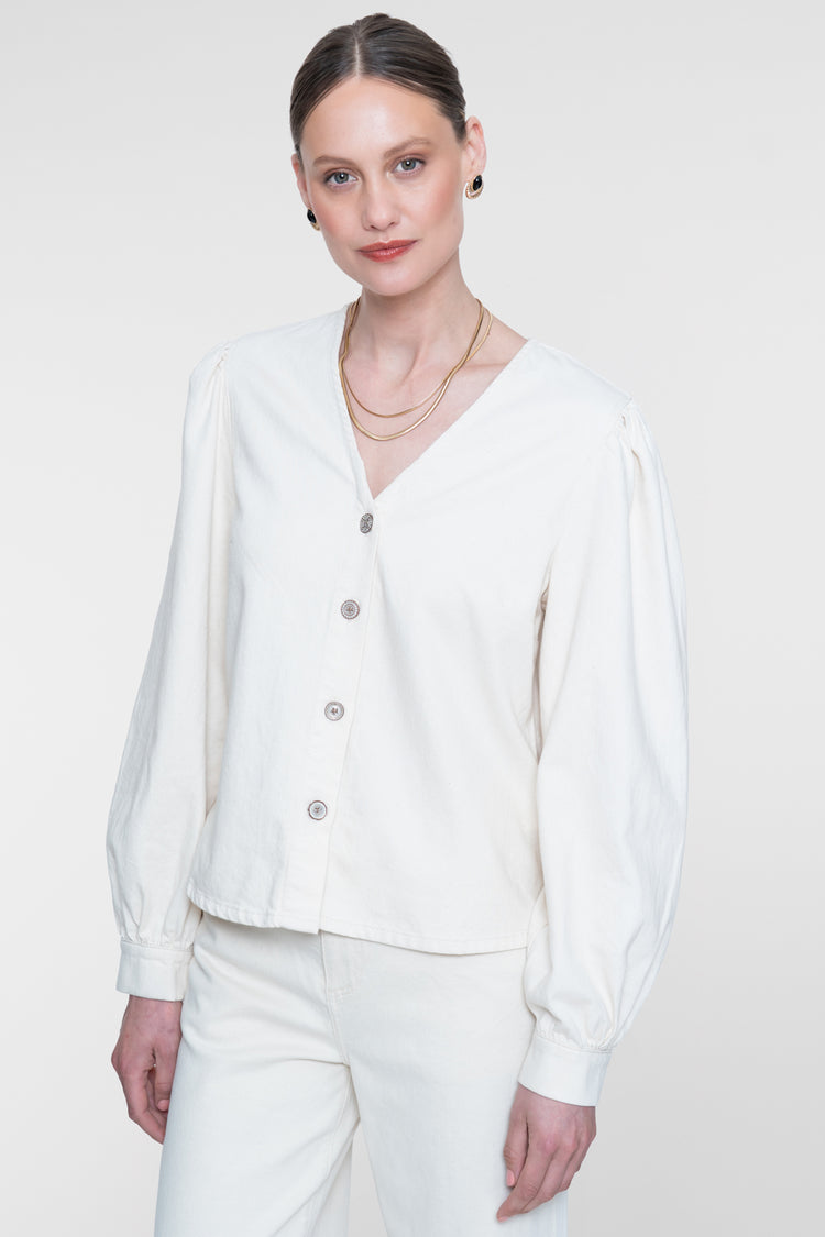 Geisha weiße Denimbluse mit V-Ausschnitt und dekorativer Knopfleiste