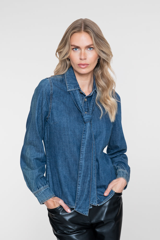 Geisha Jeansbluse mit tailliertem Schnitt und Schleifendetail