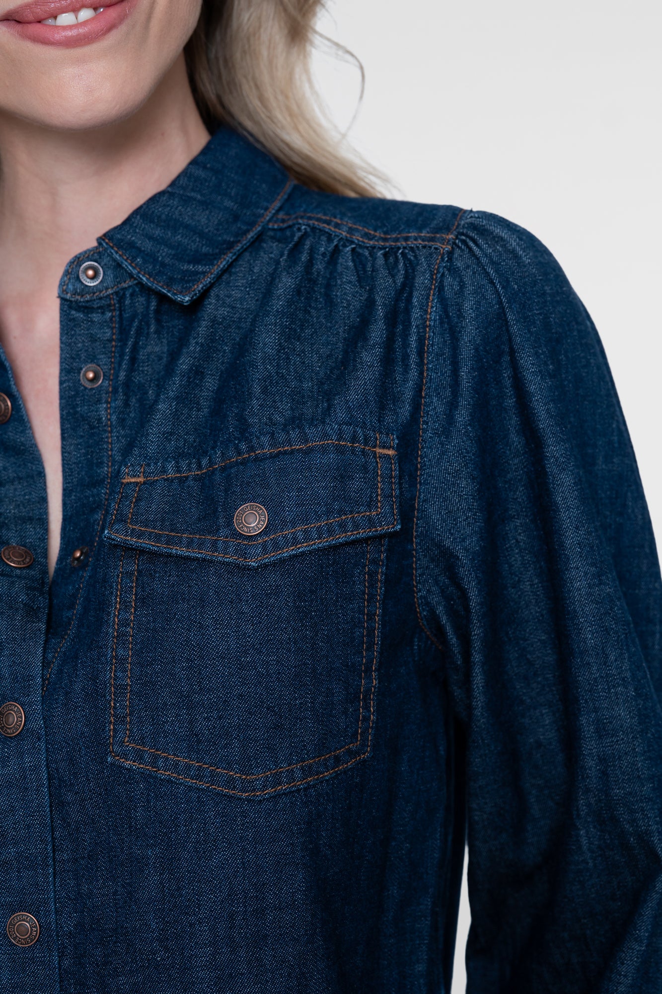 Geisha Denimbluse mit Brusttaschen und Kontrastnähten