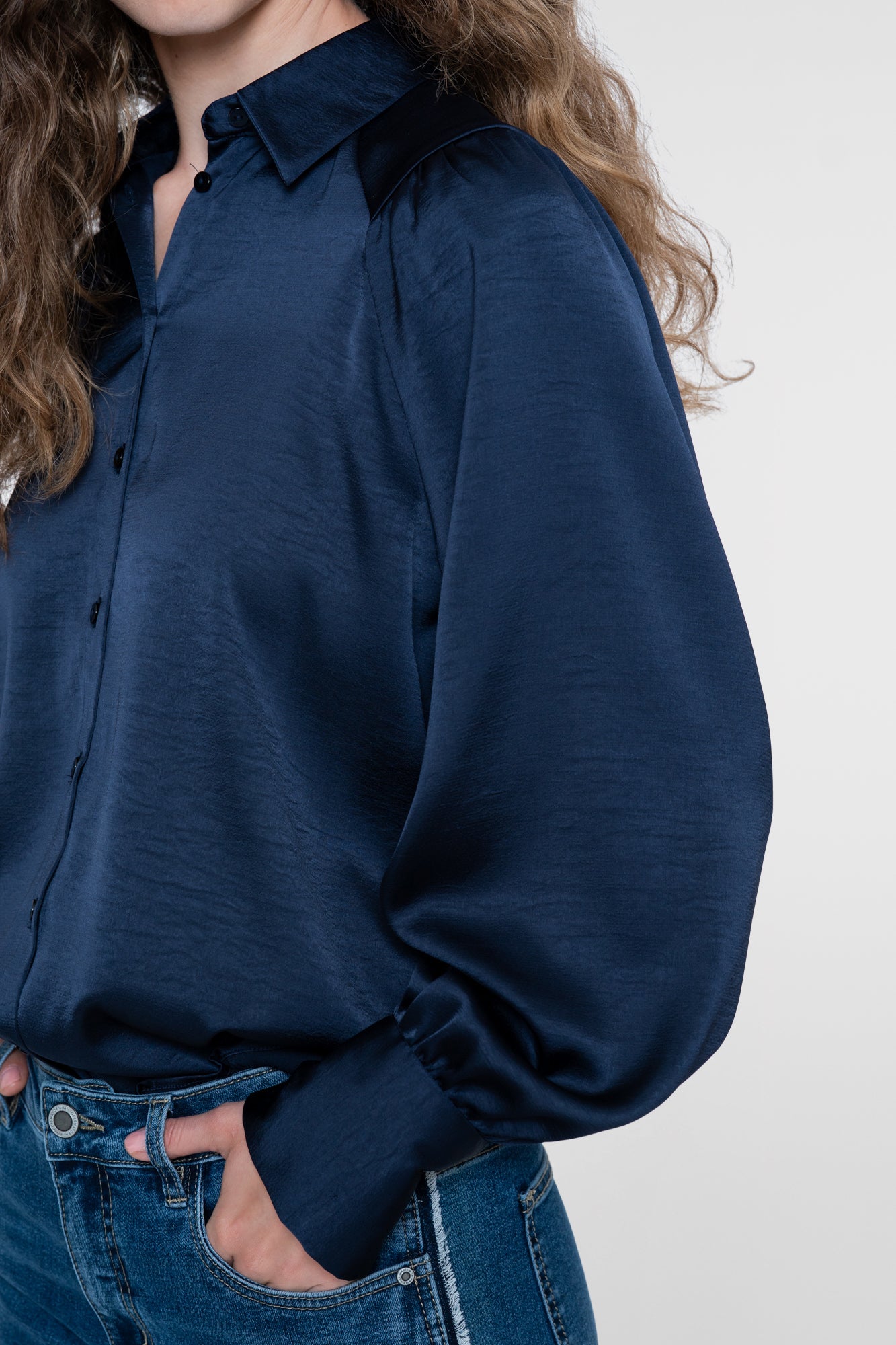 Geisha Bluse mit glänzender Optik