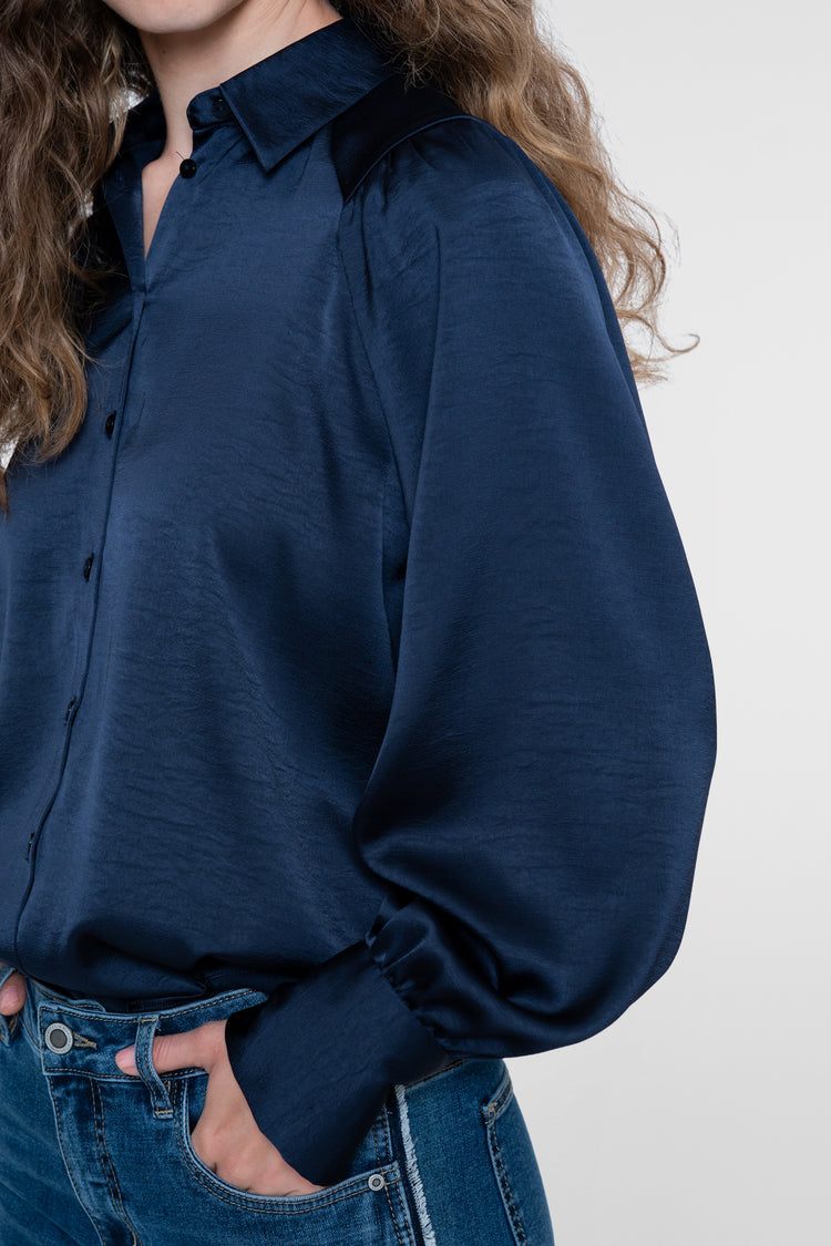 Geisha Bluse mit glänzender Optik