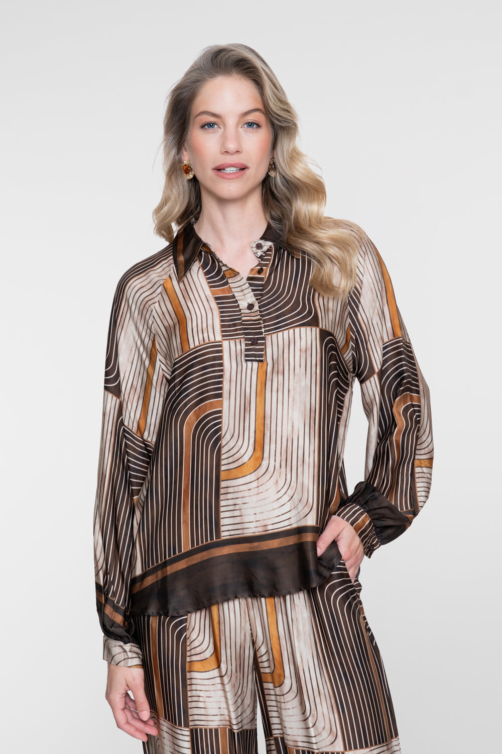 Geisha Bluse mit grafischem Print und satinartiger Optik