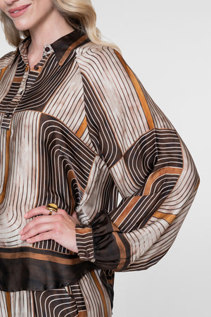 Geisha Bluse mit grafischem Print und satinartiger Optik