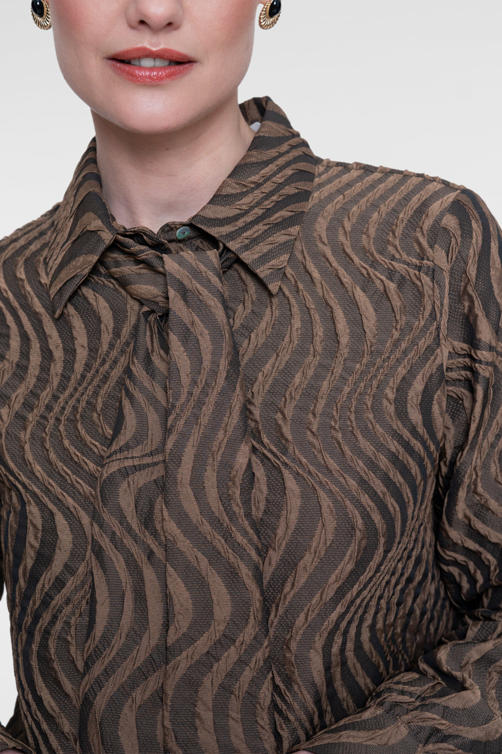 Geisha Bluse mit Schleifendetail und eingewebtem Wellenmuster