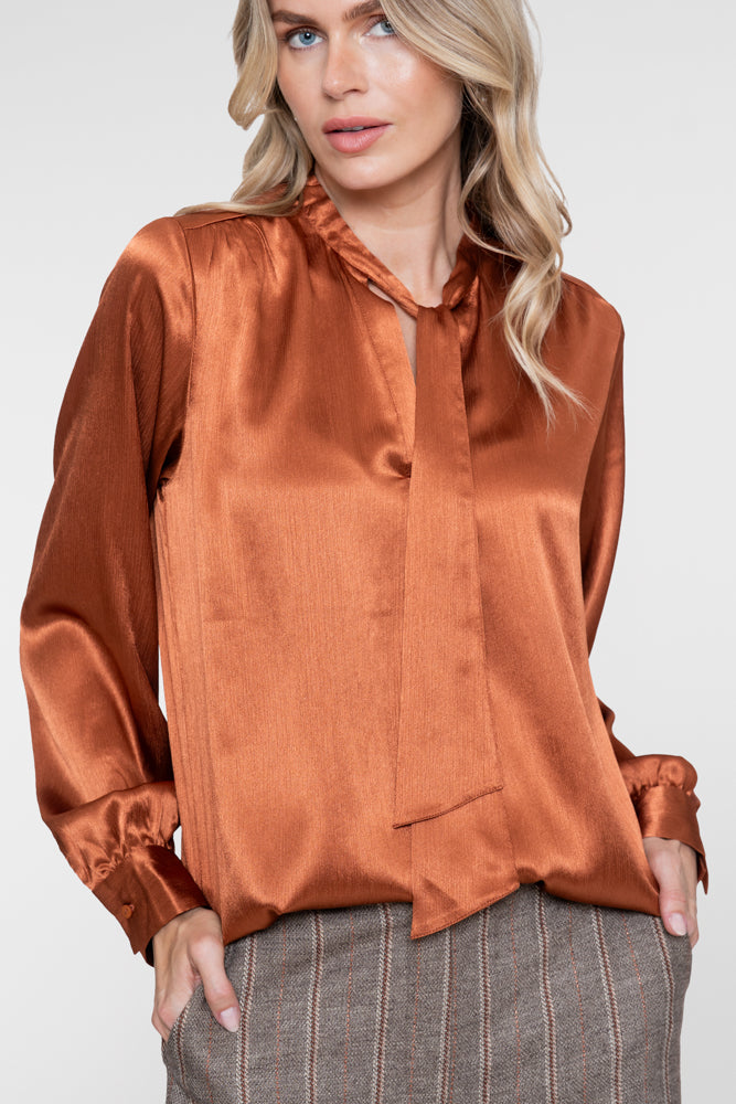 Geisha satijnachtige blouse met V-hals en strikdetail