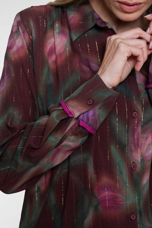 Geisha Bluse mit verblasstem Blumenmuster und dezenten Lurex-Details