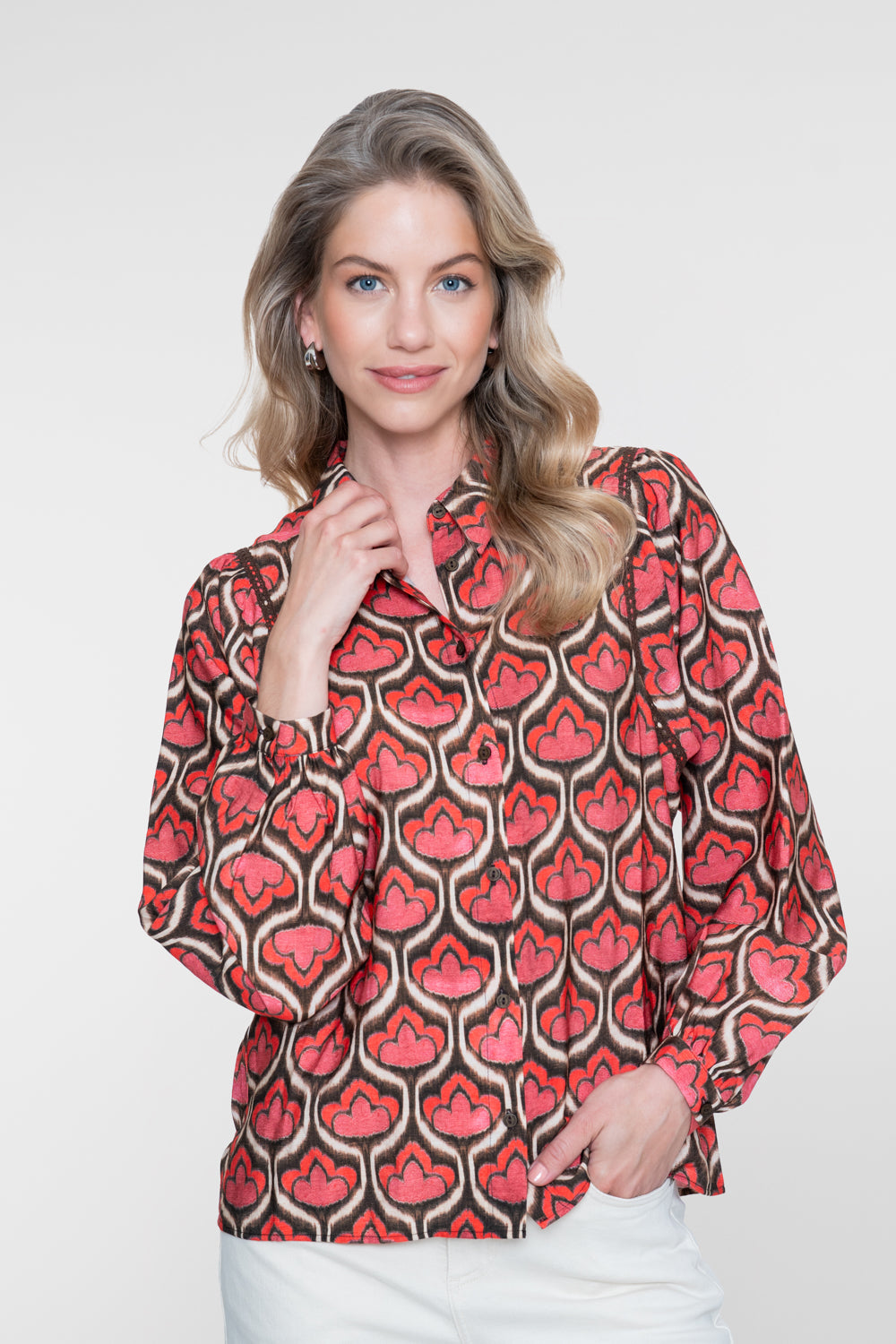 Geisha Bluse mit Retroprint und langen Ärmeln