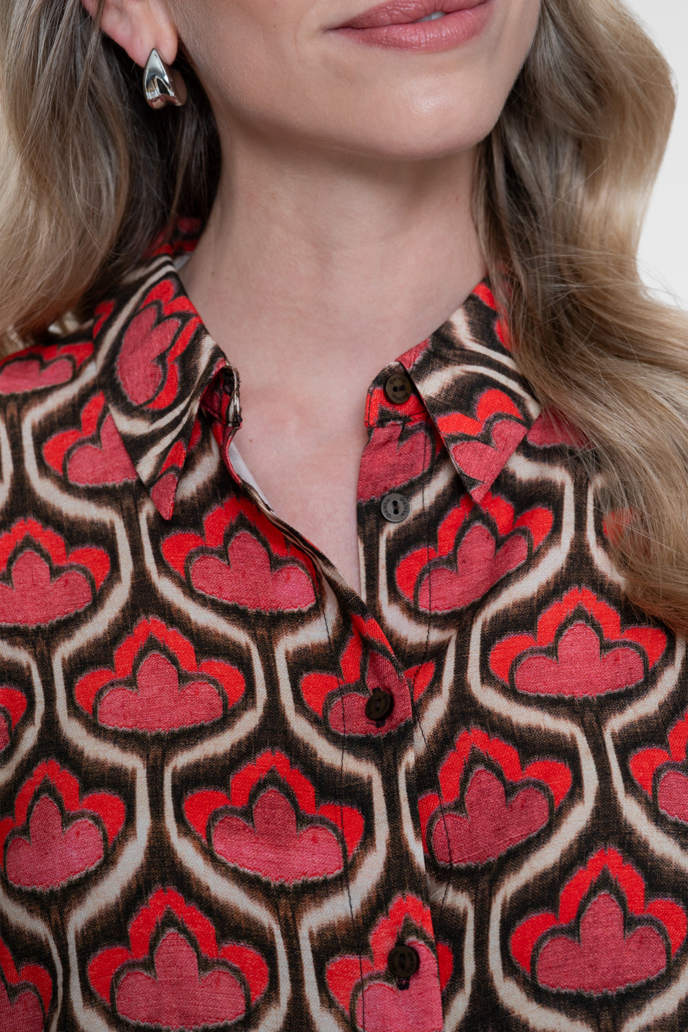 Geisha Bluse mit Retroprint und langen Ärmeln