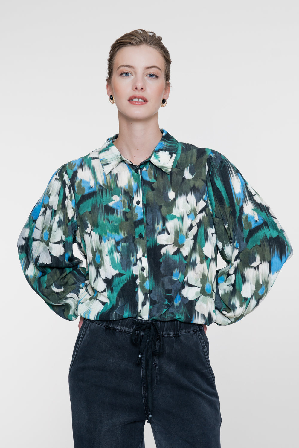 Geisha Bluse mit grafischem Blumenprint und Tape-Detail