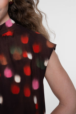 Geisha Top mit Stehkragen und grafischem Print