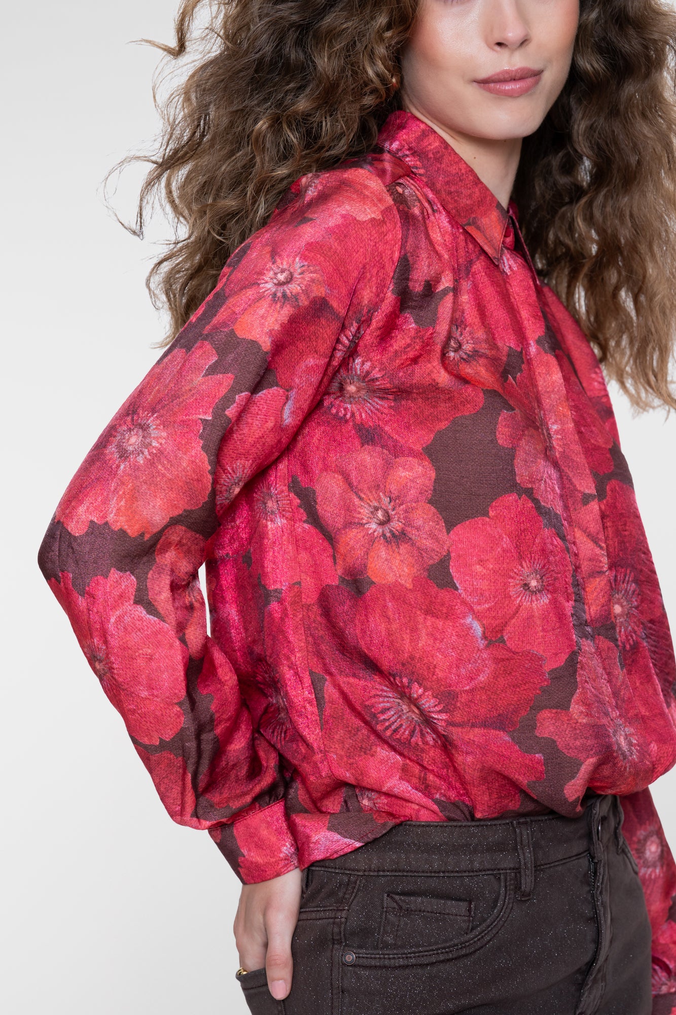 Geisha Bluse mit klassischem Kragen und Blumenmuster
