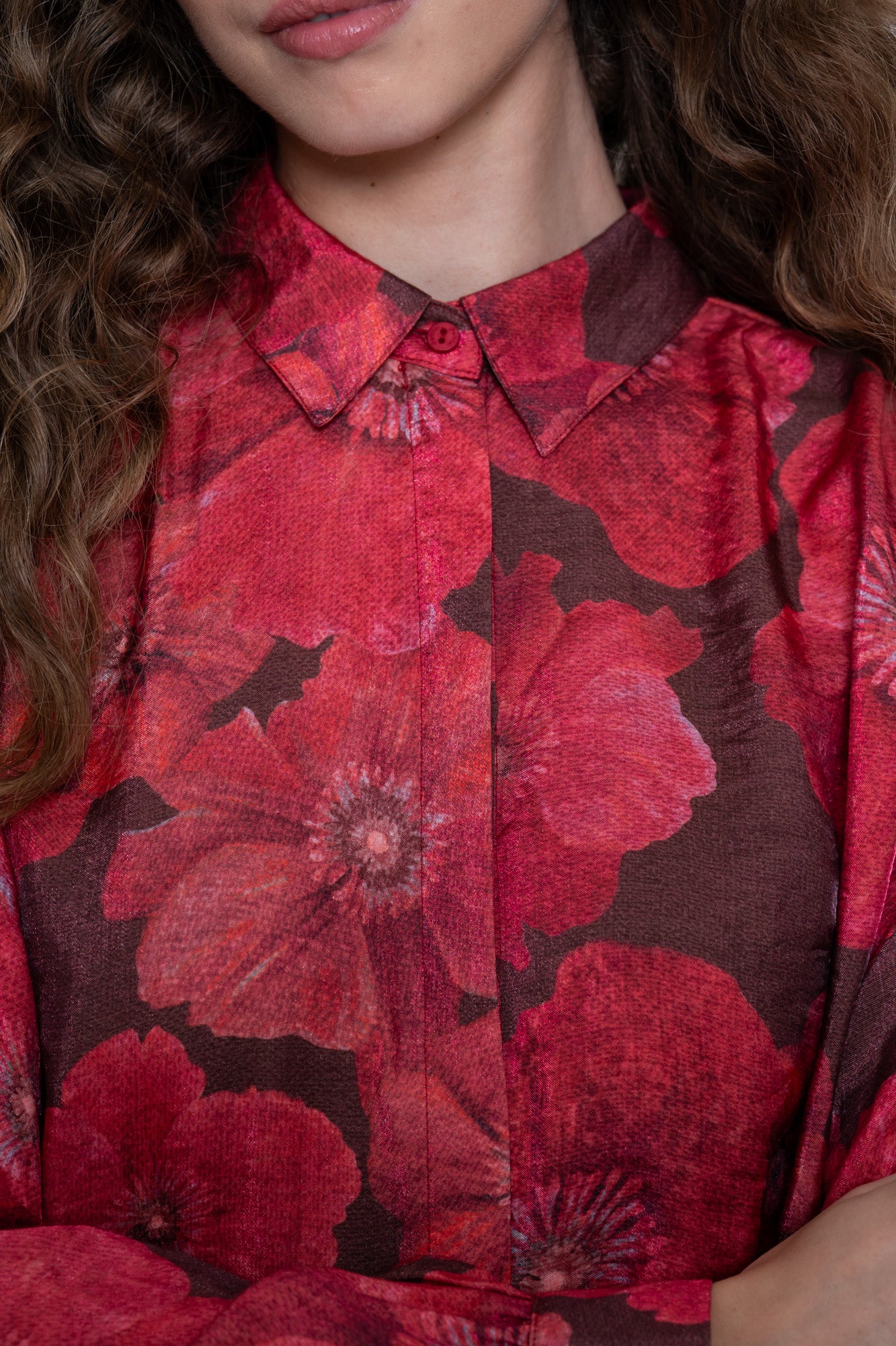 Geisha Bluse mit klassischem Kragen und Blumenmuster