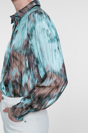 Geisha Bluse mit Aquarellprint und gesmokten Manschetten