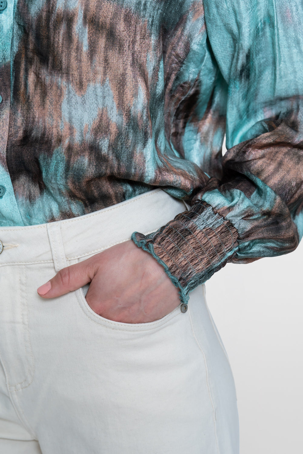 Geisha Bluse mit Aquarellprint und gesmokten Manschetten