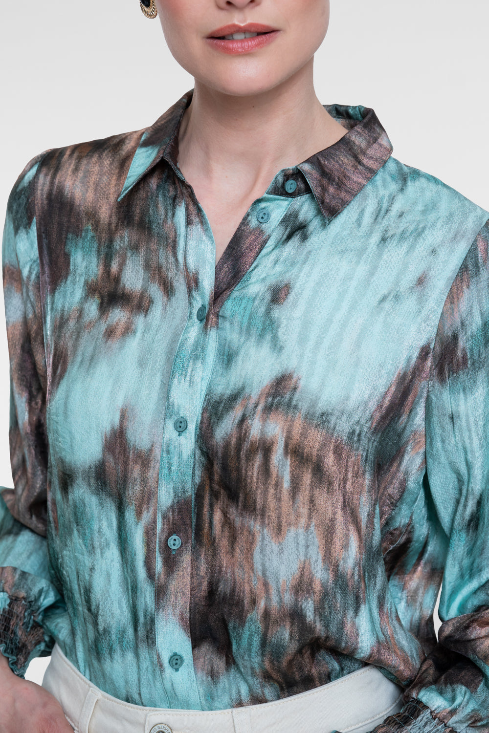 Geisha Bluse mit Aquarellprint und gesmokten Manschetten