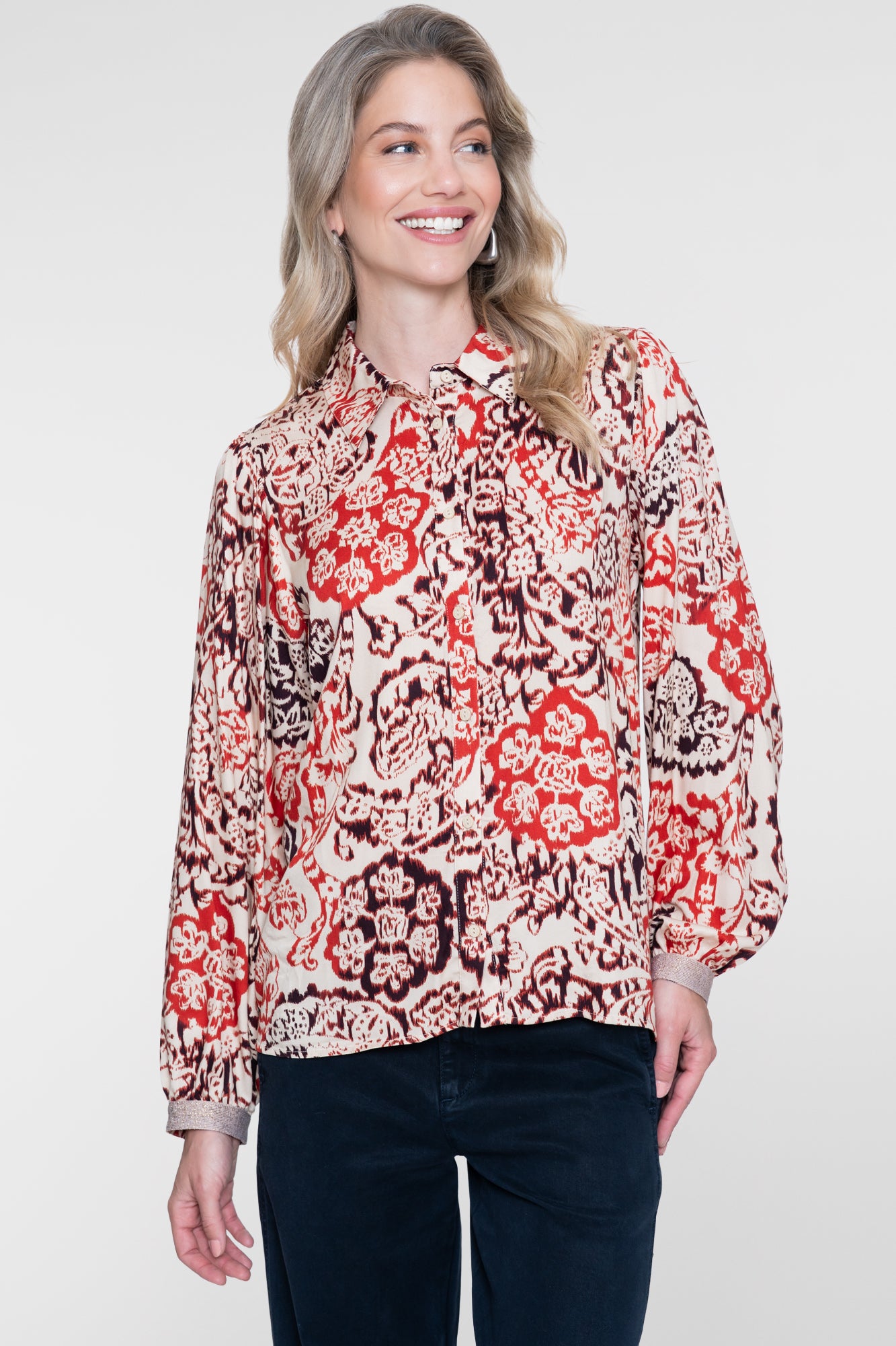 Geisha Bluse mit klassischem Kragen und dekorativem Print