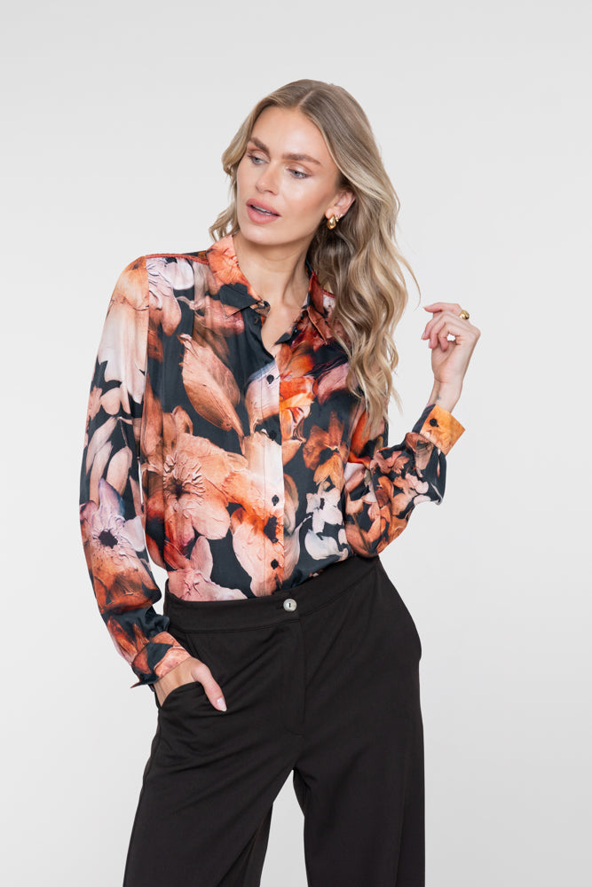 Geisha Bluse mit Blumenmuster und Lurex-Akzenten an den Schultern