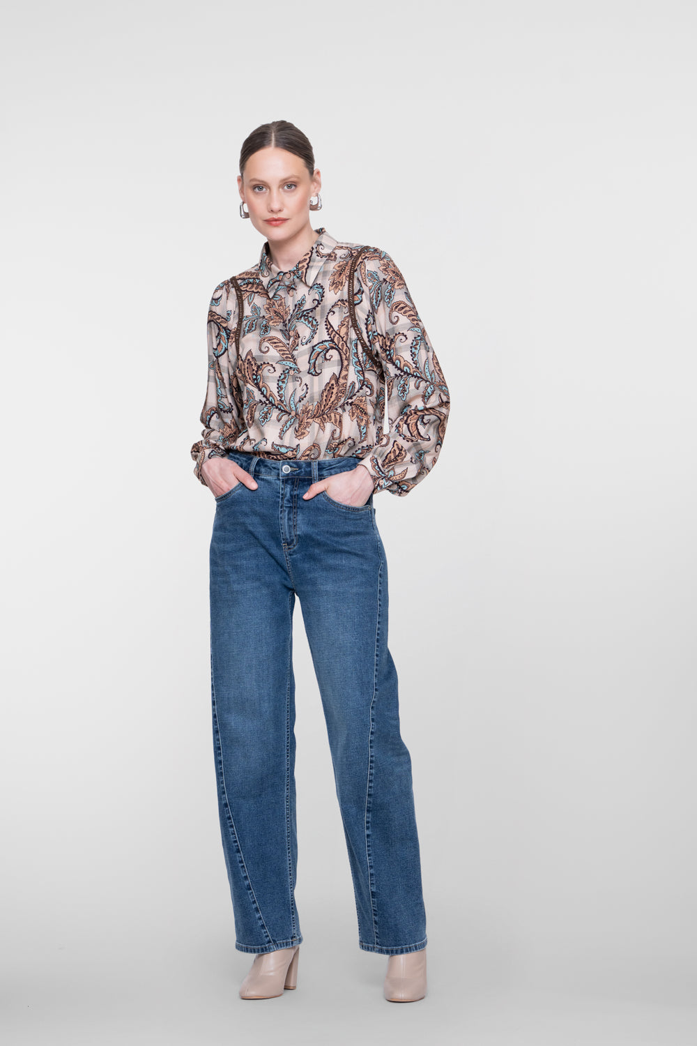Geisha Bluse mit Paisleyprint und eleganten Details