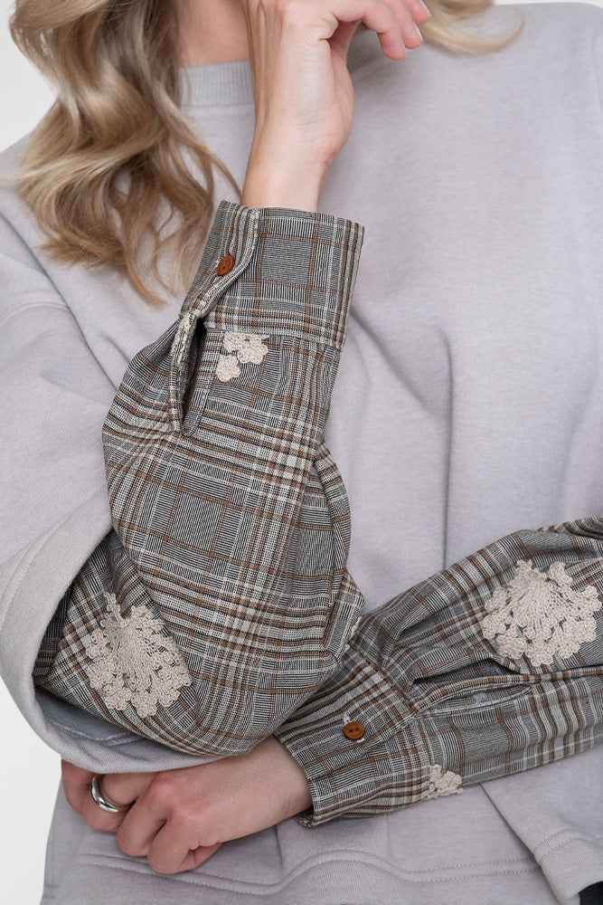 Geisha Damen Top im Lagenlook mit gestickten Blumendetails