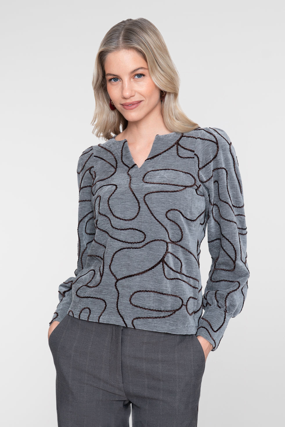 Geisha Top mit grafischem Linienprint und V-Ausschnitt