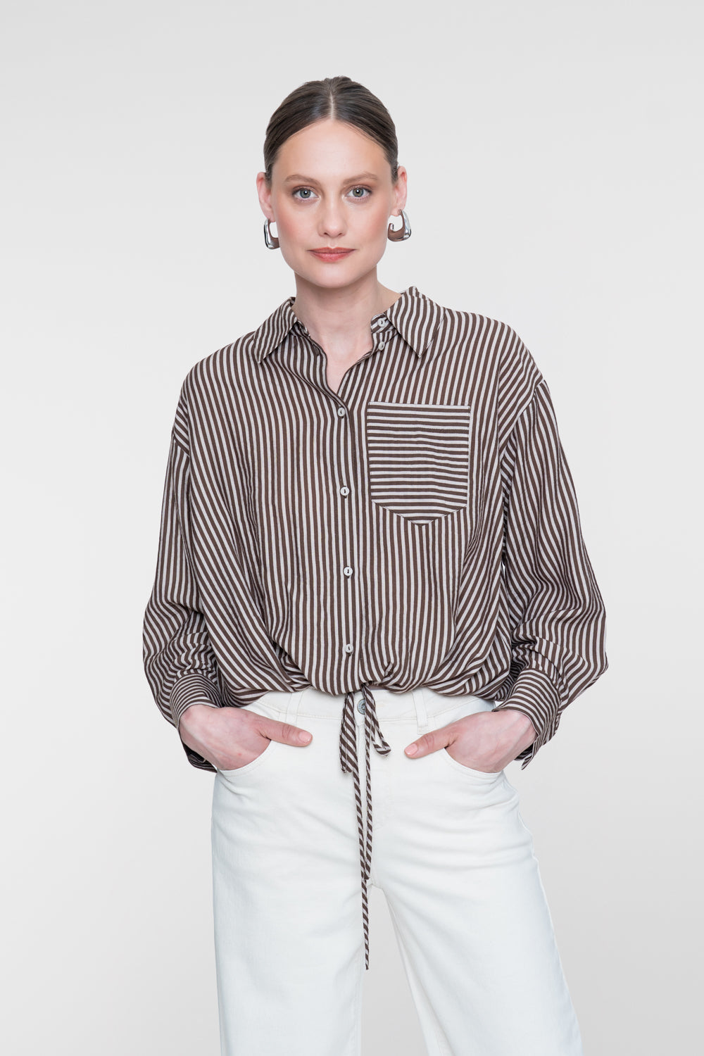 Geisha gestreifte Bluse mit Schleifendetail und Brusttasche